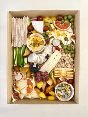 Cheese Platter "Oliver" by Sauge Marbella — Brie, goat cheese, truffle log and Manchego grazing box