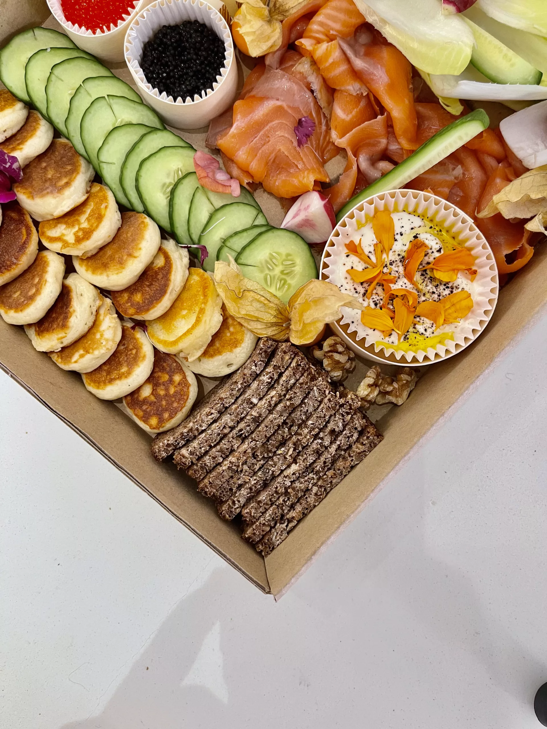 Platter Nordic "Svalbard" gallery photo — smoked salmon grazing box detail, Sauge Marbella